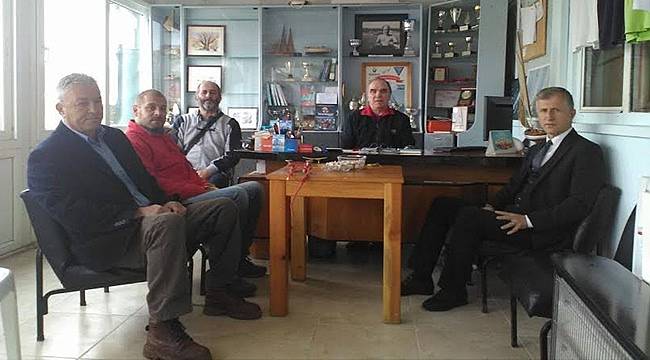 Foça Kaymakamı Çetin Yelken Kulübünü Ziyaret Etti