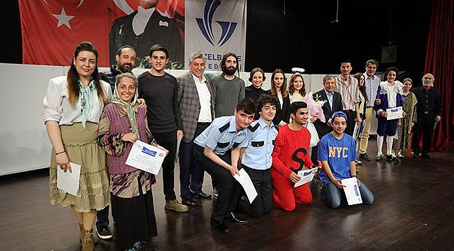 Güzelbahçeli Gençler, tiyatro Gününde Oyun Sahneledi