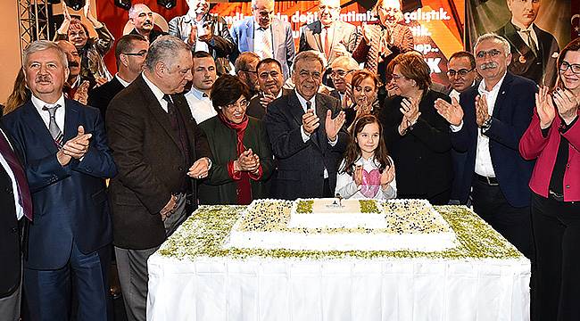 İzmir'de Özgürlük Halayı