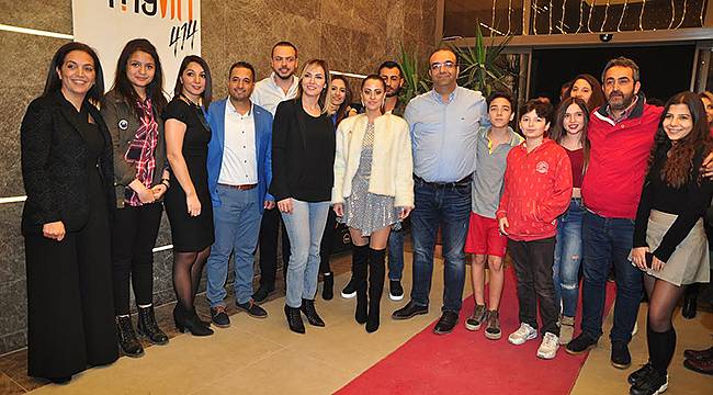 İzmirliler Park Myvia 414'te Kerimcan Durmaz ve Derya Uluğ'la Coştu