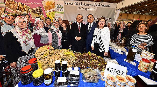 Kadınlar El Emeklerini Fuarda Görücüye Çıkartıyor
