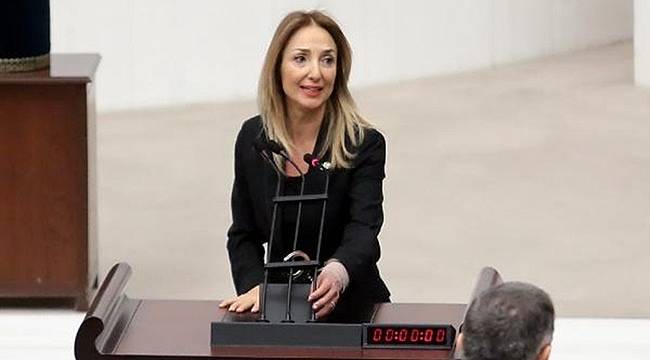 'Kelepçeli Fantezi' Sözlerine Dava!
