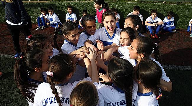 Konak'ta 23 Nisan Futbol Turnuvası Başladı