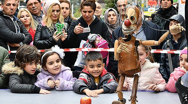 Kukla Coşkusu Sokaklara Taştı
