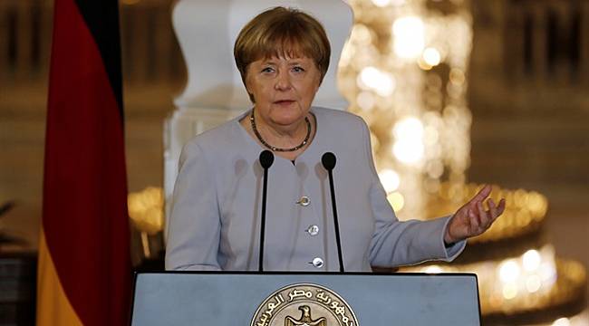 Merkel'den Etkinlik Yasağı Açıklaması