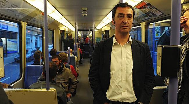 Özdemir ‘Kapıyı Gösterdi’ Erdoğan’ı Süper Bulanlar Türkiye’de de Yaşayabilir