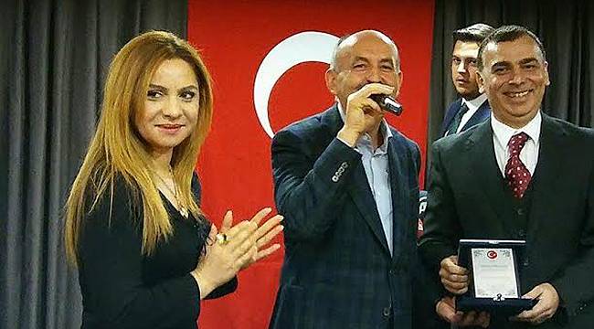 Bakan Müezzinoğlu’na İzmir'den Ödül