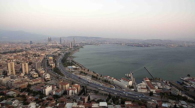 Başkan Karabağ Bayraklı'da kendiliğinden dönüşüm gerçekleşecek