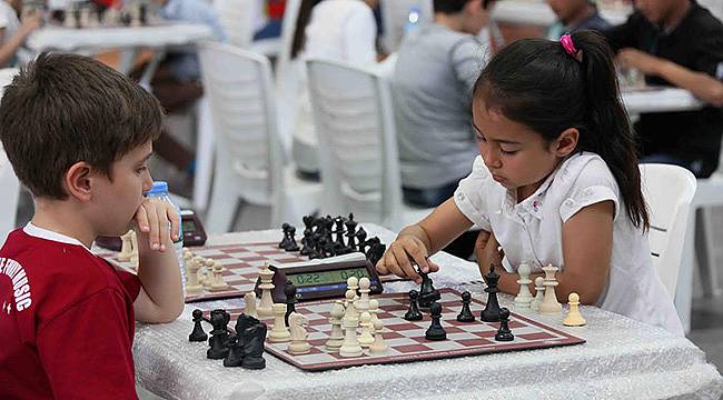 Bayraklı Satrançta İzmir'in Lideri