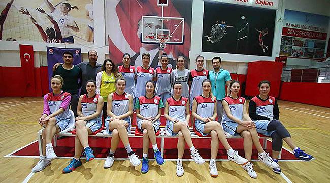 Bayraklılı Kızlar 27’de 27 Yaptı