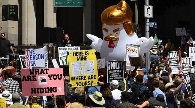 Binlerce Kişi Trump'ın Vergi Beyanı İçin Yürüdü