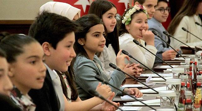 'Çocuk Bakanın' Öğretmenine Soruşturma