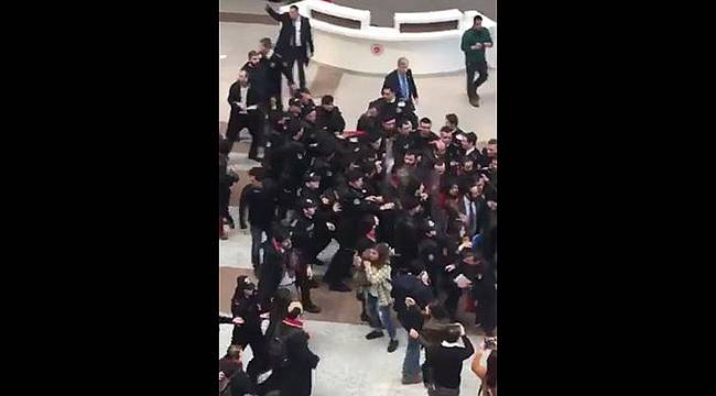 Cumhuriyet İçin Nöbet Tutan Avukatlara Tekme Tokat Müdahale