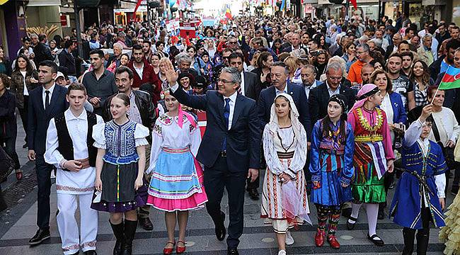 Dünya Çocukları Karşıyaka’da Buluştu