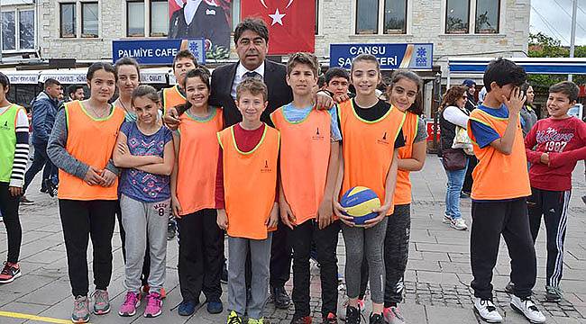 Foça'da 23 Nisan Geleneği Devam Ediyor