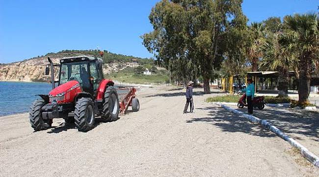 Foça'da Plajlar Temizleniyor
