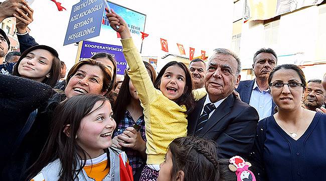 Gençler Otostop Çekti, Başkan Durdu