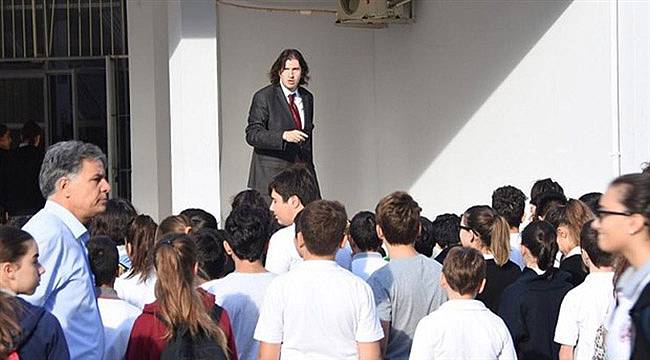 İzmir’de Andımız’ı Okutan Öğretmene Soruşturma!