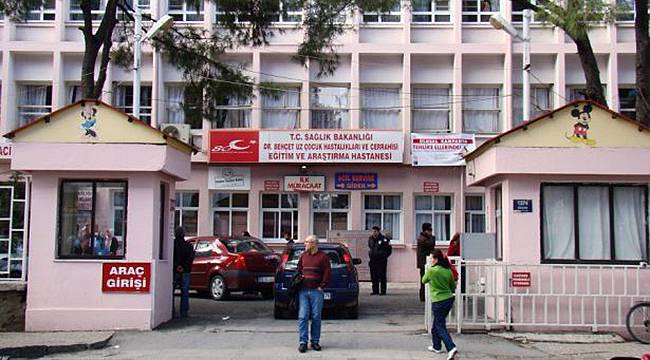 İzmir'de Çocuk Hastalara Başörütüsü İstendi 