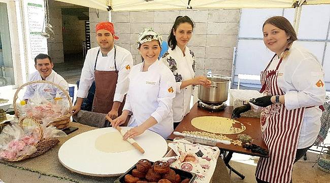 İzmir Ekonomi'den Enginarlı Tatlar