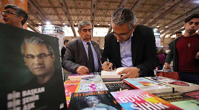 Kitap Fuarı'nda Akpınar İzdihamı!