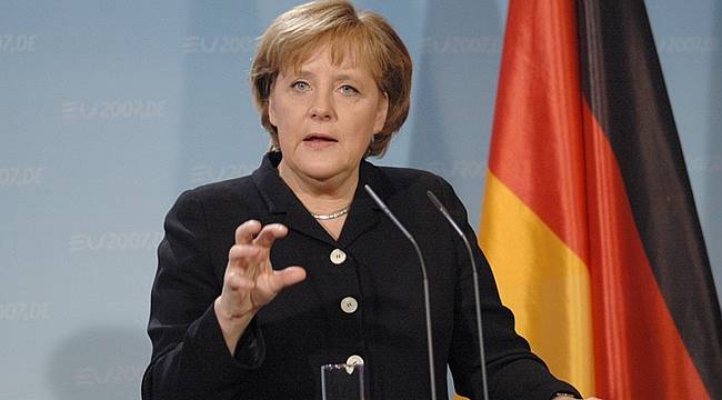 Merkel Çifte Vatandaşlığı Savundu