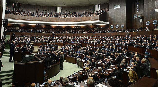 AK Parti Grup Toplantısında Vekillerden Protesto!