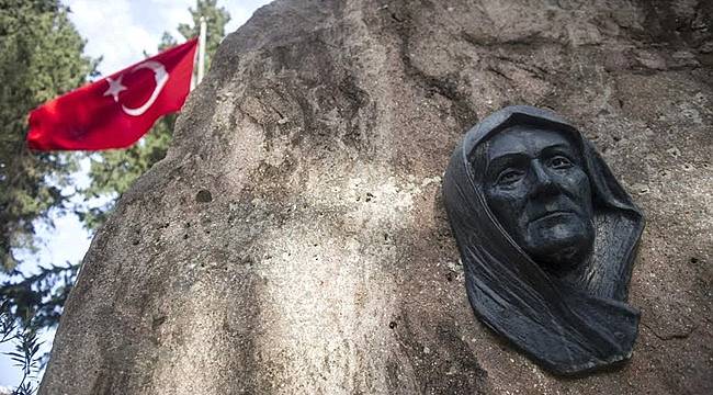 Anıtkabir’den Zübeyde Ana’ya Çiçekler Geliyor