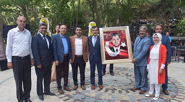 Arif Uğurlu'dan Anlamlı Hediye