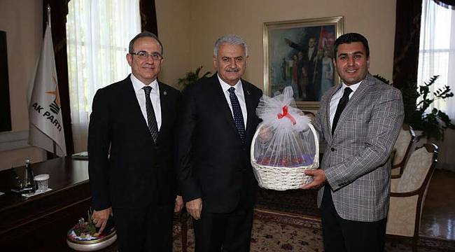 Arif Uğurlu'dan Başbakan Yıldırım'a Kiraz Hediyesi