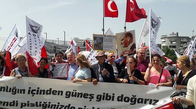 Atatürk'e Hakaretlerin Edildiği TV Net Kanalı Önünde Eylem