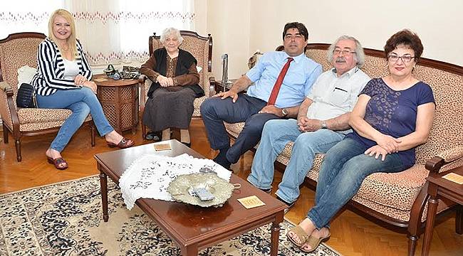 Başkan Demirağ Foça'nın En Yaşlı Annesini Ziyaret Etti