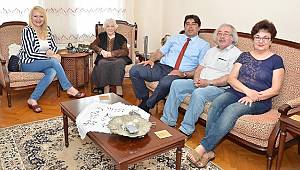 Başkan Demirağ Foça'nın En Yaşlı Annesini Ziyaret Etti