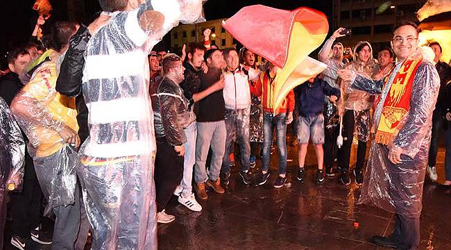 Bornova’da Yağmura Rağmen Göztepe Coşkusu