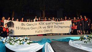 Bornova Kolejinde Mezuniyet Coşkusu