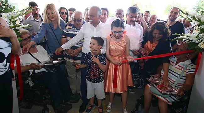 En Büyük Engelliler Merkezi Bayraklı’da Açıldı