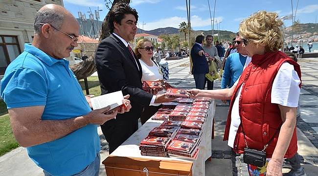 Foça Belediyesi 1919 Adet 'Nutuk' Dağıttı