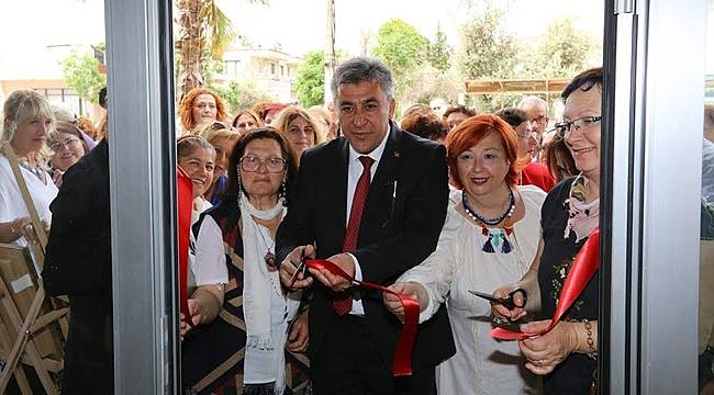 Güzelbahçeli Kadınların Göz Nuru Ürünleri Vitrinde