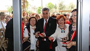 Güzelbahçeli Kadınların Göz Nuru Ürünleri Vitrinde