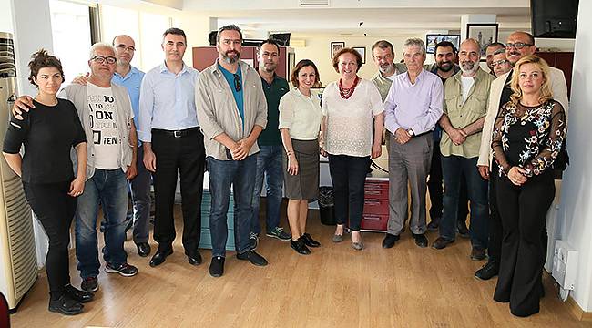 Hem Kutlama Hem Dayanışma