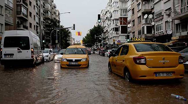 İzmir Sular Altında Kaldı!