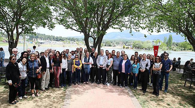 İzmirli Gazeteciler Bahar Pikniğinde Buluştu