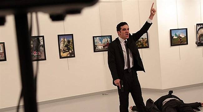 'Karlov'a Suikast Emri Oteldeki Abiden'