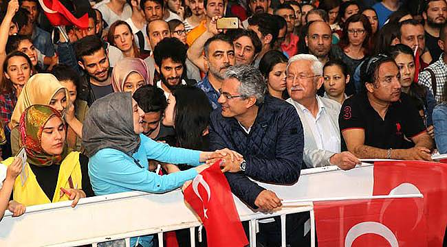 Karşıyaka’da Feridun Düzağaç Coşkusu