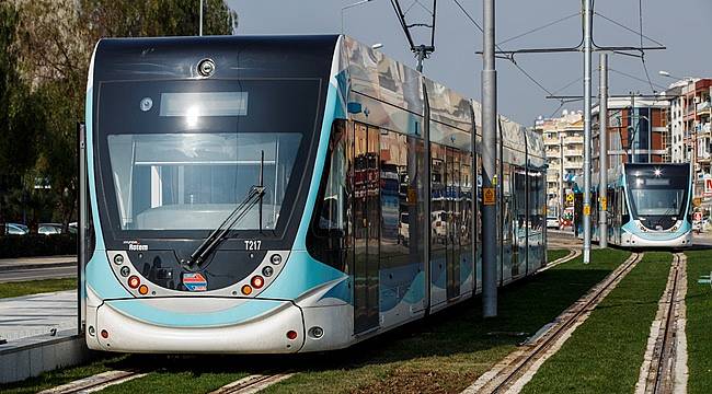 Karşıyaka Tramvayı'nda Seferler Başladı