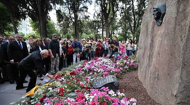 Kılıçdaroğlu, Zübeyde Anne’yi Ziyaret Etti