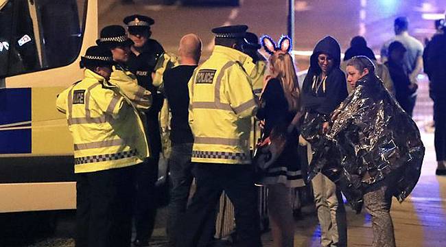 Manchester'da AVM'de Terör Paniği