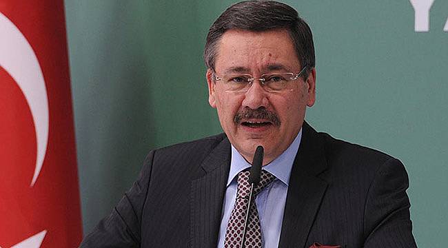 Melih Gökçek FETÖ’den Aldığı Ödülü Sildi!