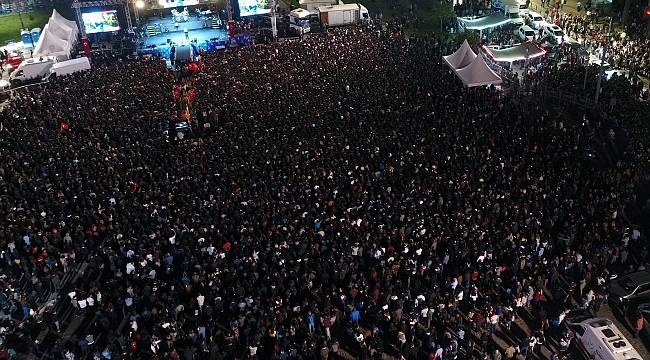 Ne mutlu İzmir’e!