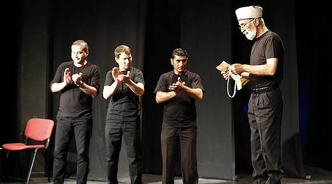 Temizlik İşçileri Sahnenin Tozunu Attırdı